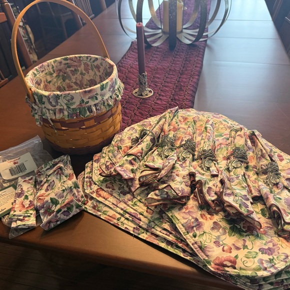 Longaberger Sweet Pea Basket Set w/ Placemats & Napkins